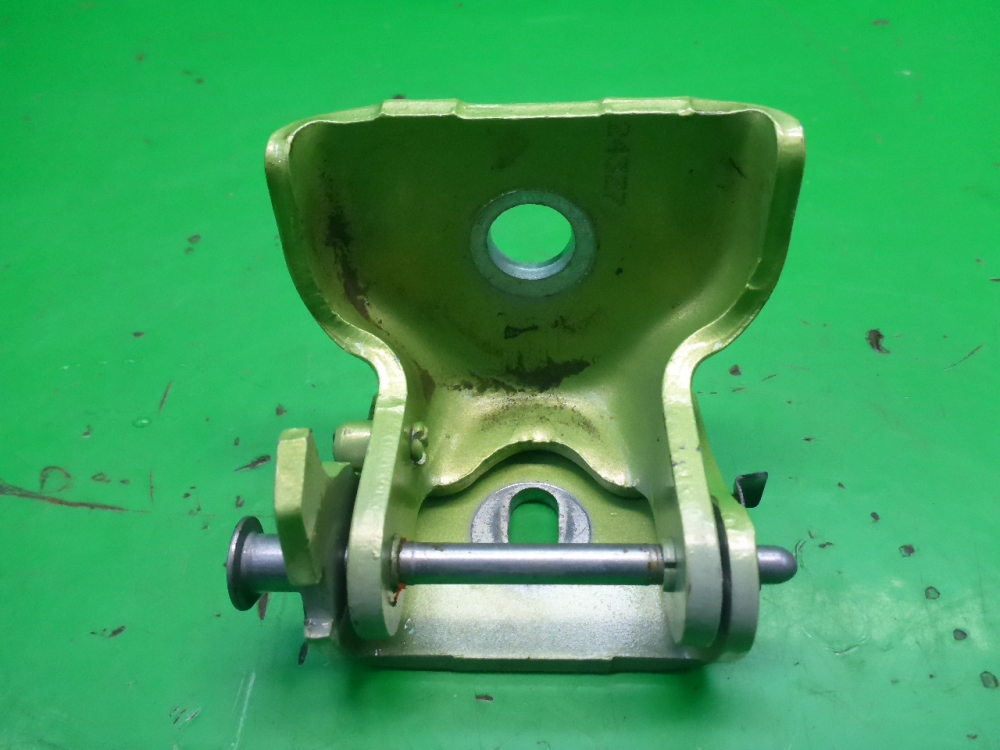 Петля двери задней левой верхняя