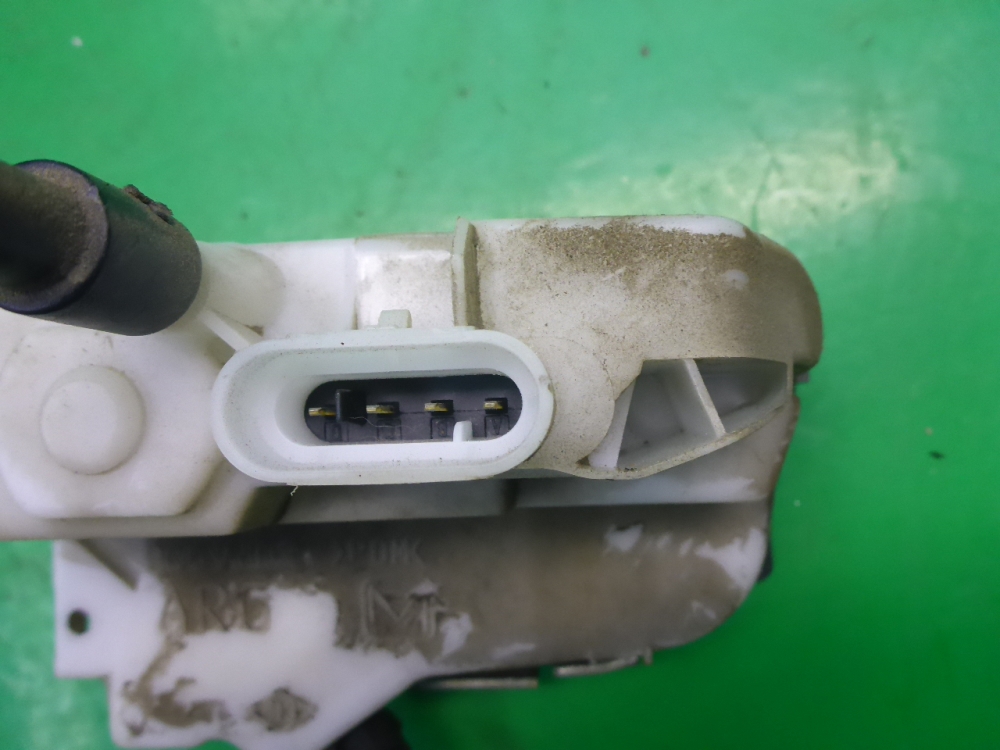 Замок двери задней левой