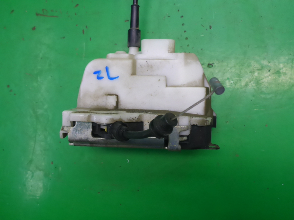 Замок двери задней левой