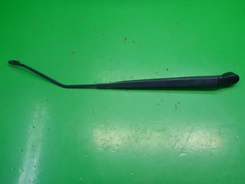 Поводок стеклоочистителя передний правый