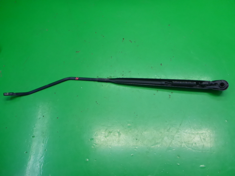 Поводок стеклоочистителя передний правый