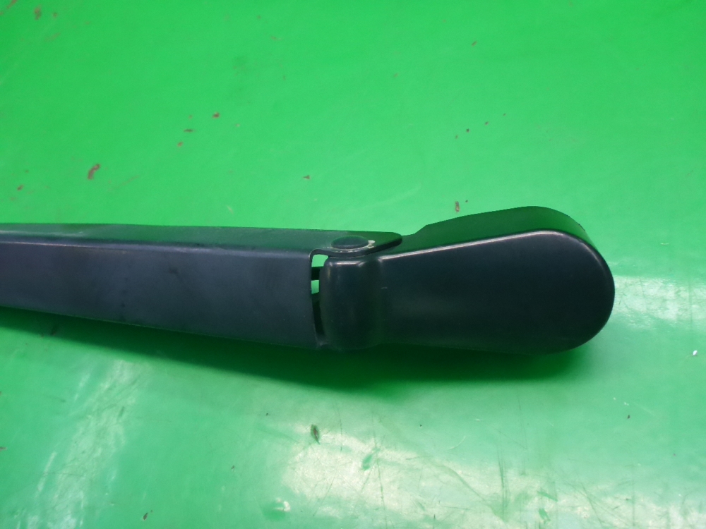 Поводок стеклоочистителя передний правый