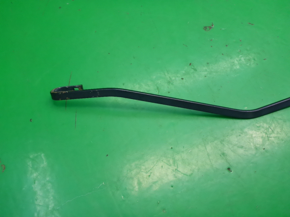 Поводок стеклоочистителя передний правый