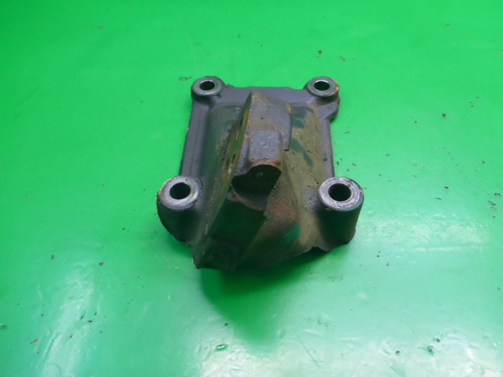 Кронштейн двигателя правый