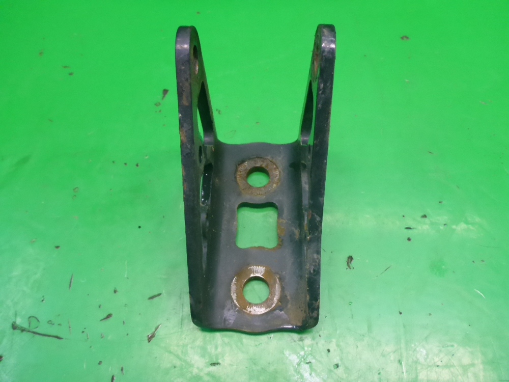 Кронштейн амортизатора