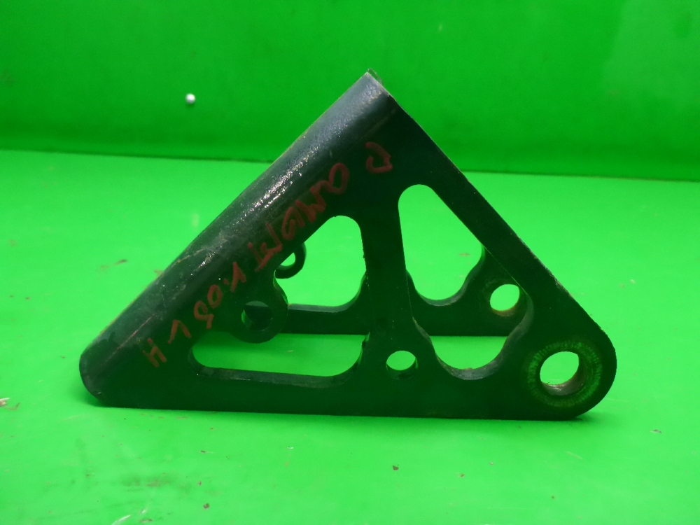 Кронштейн амортизатора