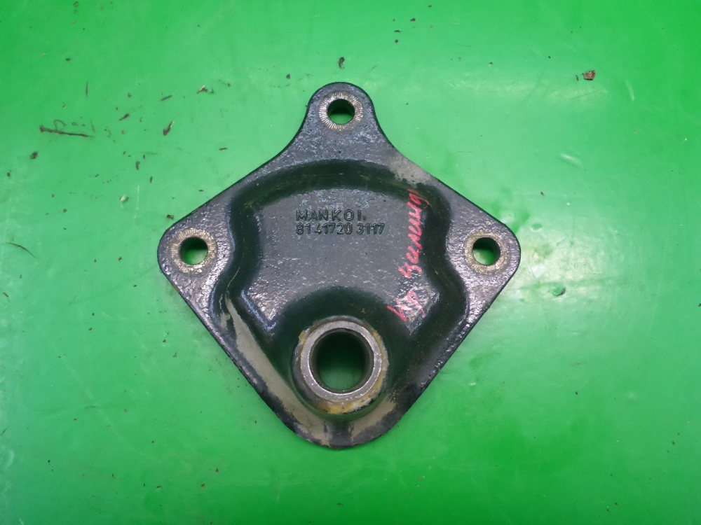 Кронштейн рабочего цилиндра подъема кабины