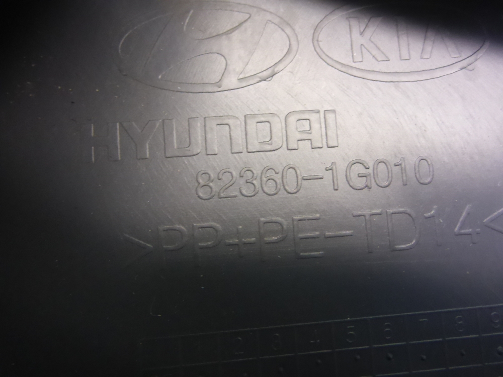 Обшивка двери передней правой