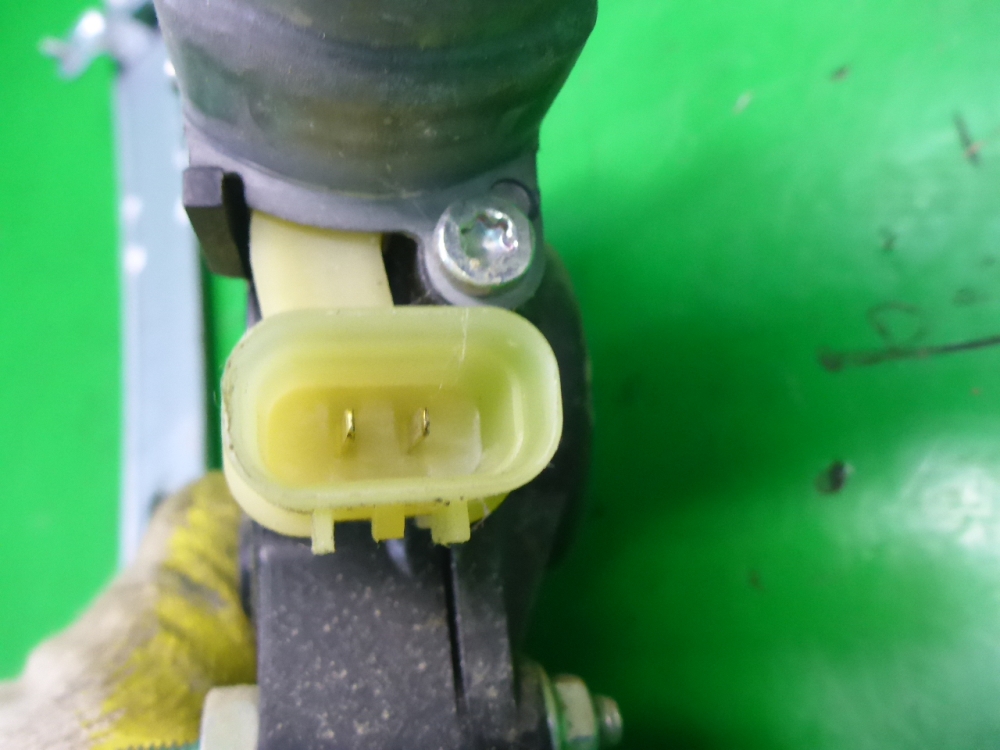 Стеклоподъемник электр. задний левый