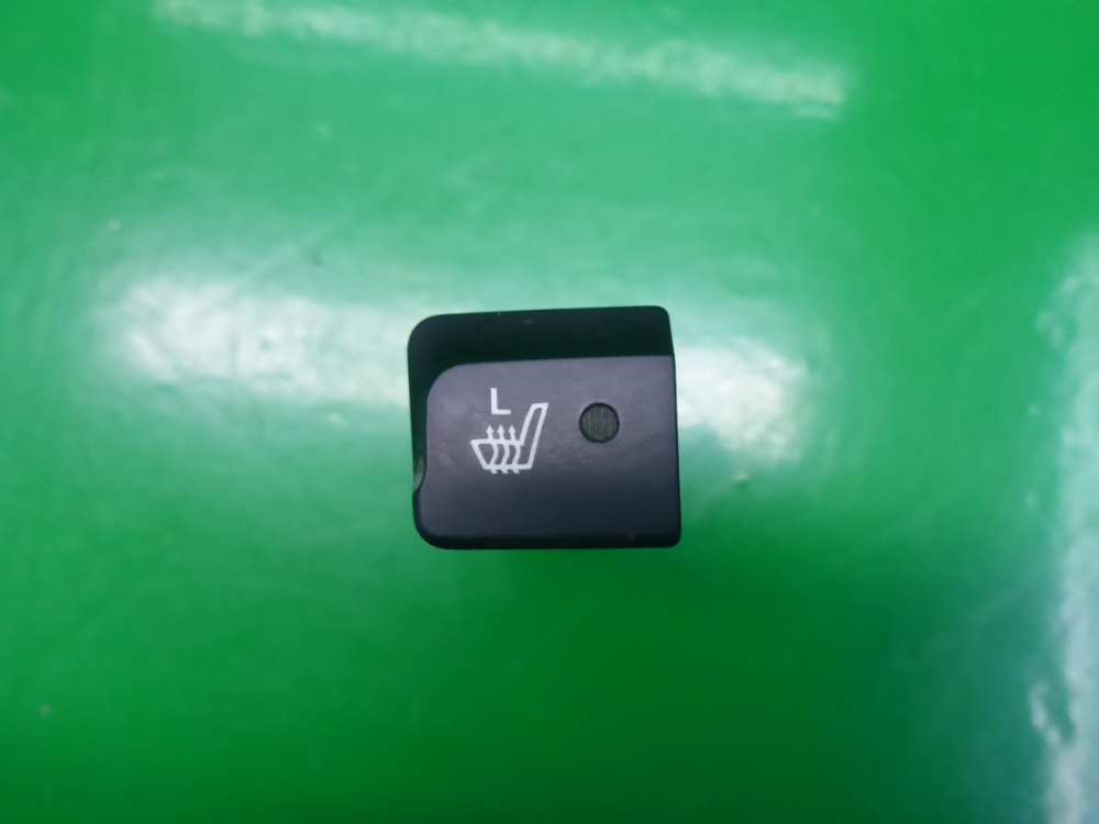 Кнопка обогрева сидений