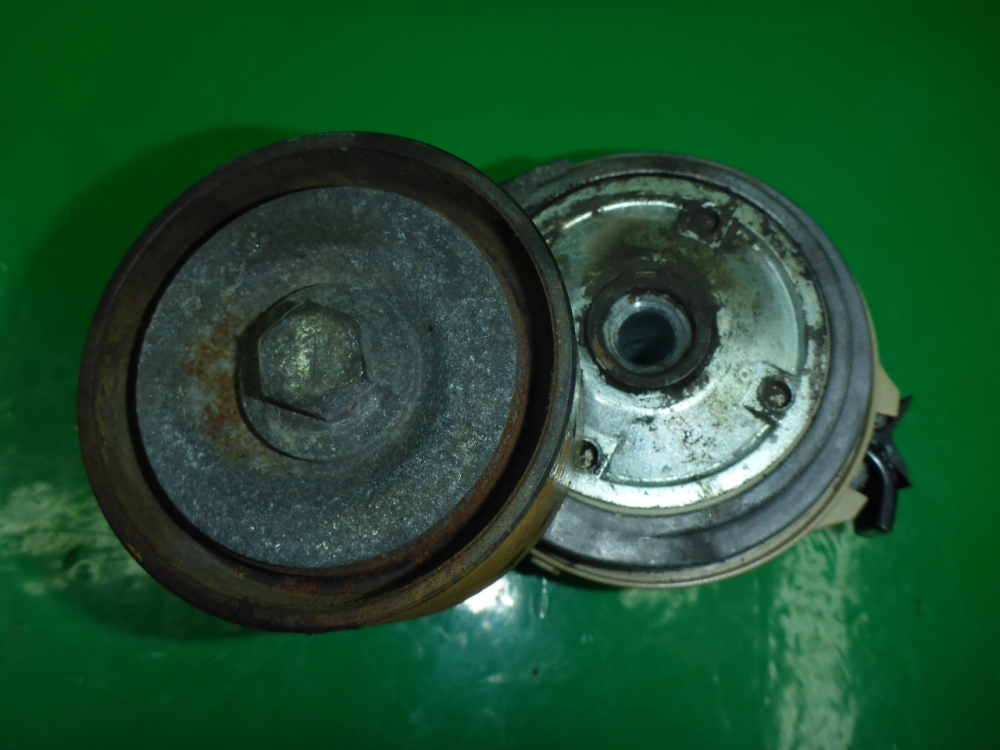 Ролик-натяжитель