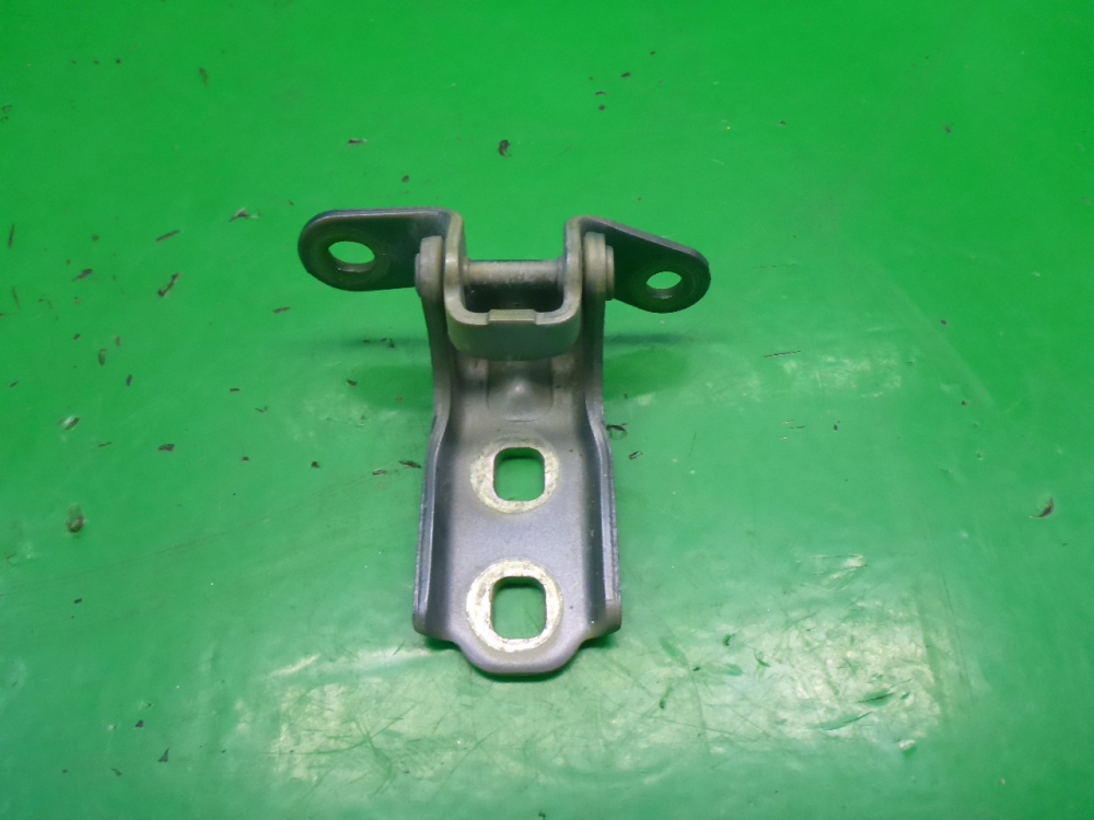 Петля двери передней правой верхняя