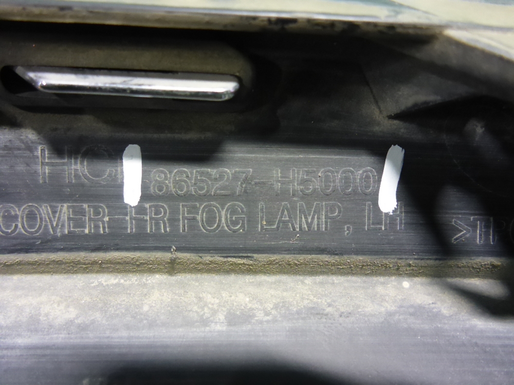 Рамка противотуманной фары левой