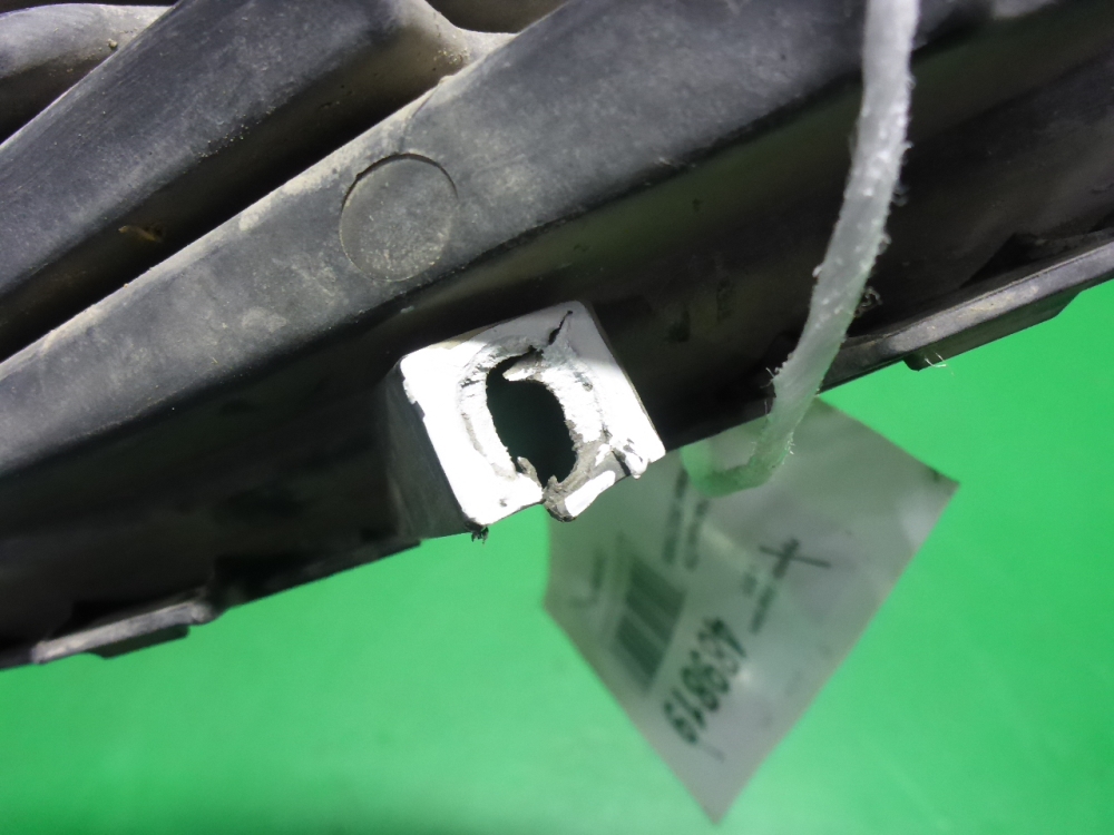 Рамка противотуманной фары левой