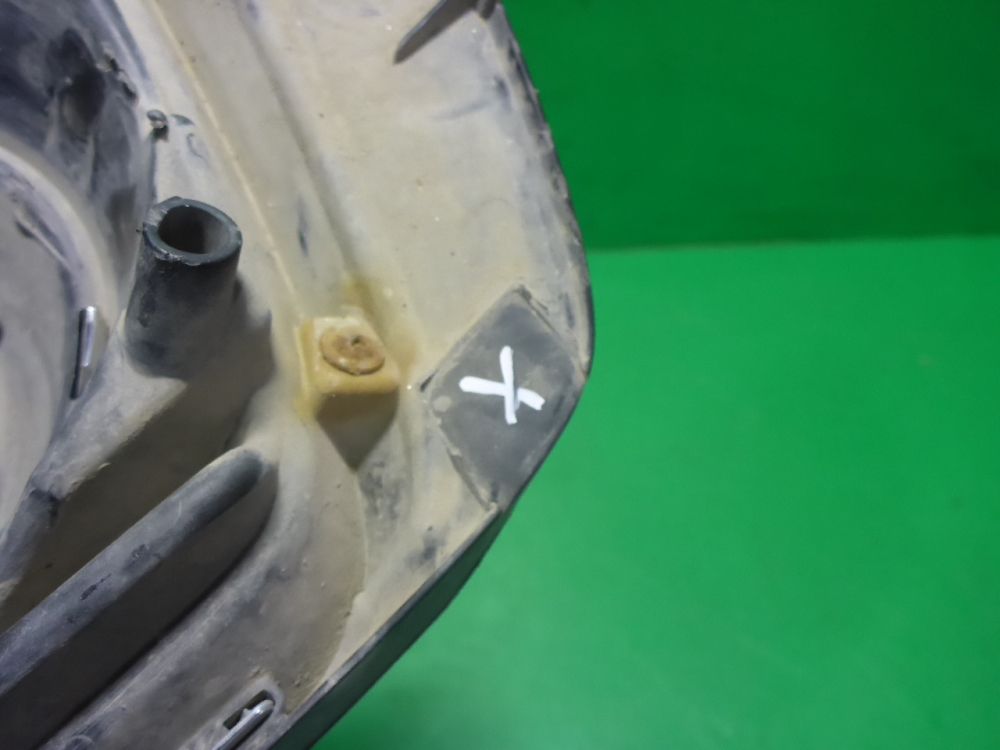 Рамка противотуманной фары левой