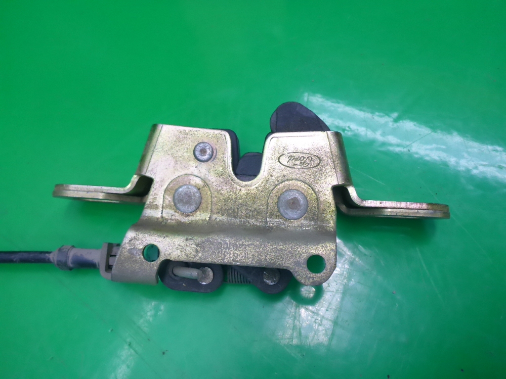 Замок спинки сиденья