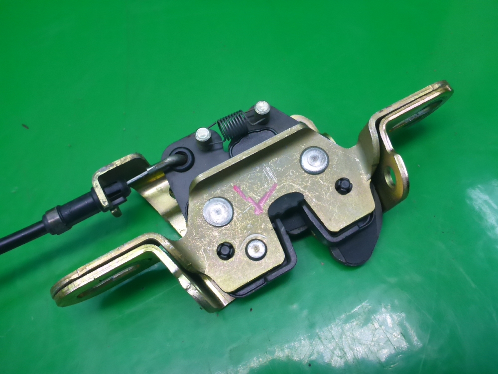 Замок спинки сиденья