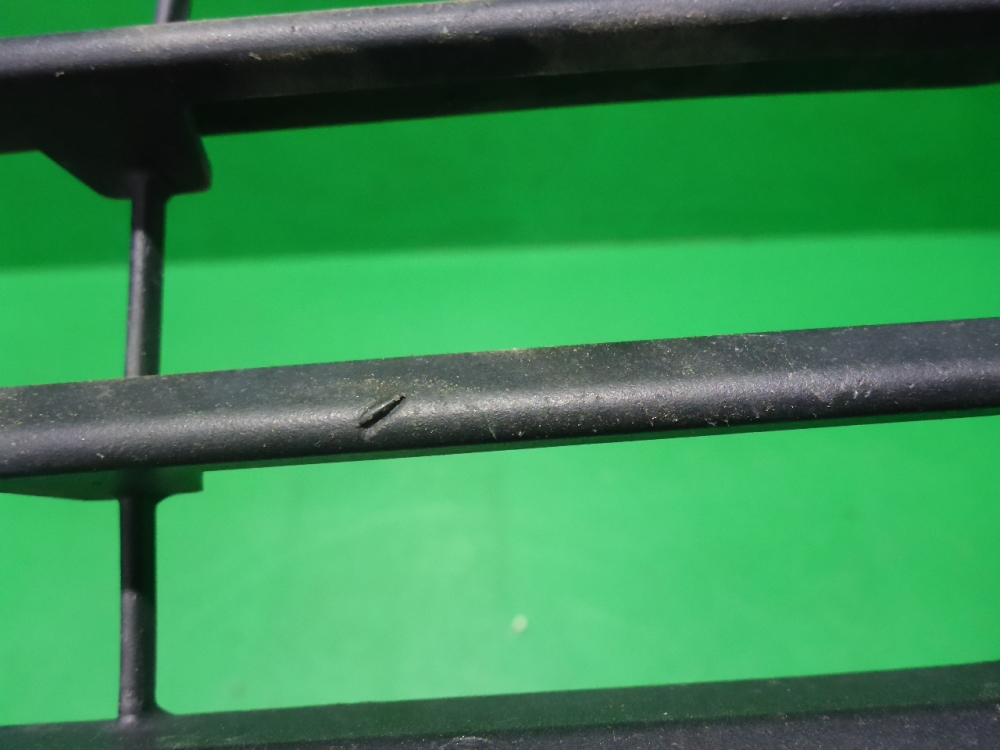 Решетка в бампер центральная