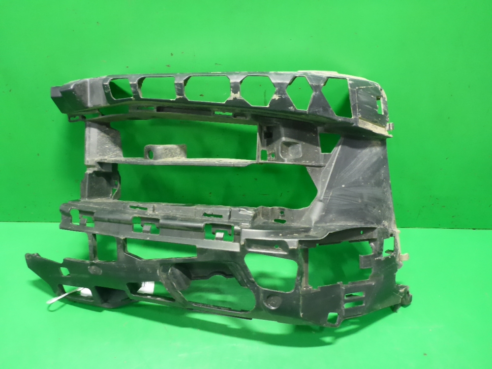 Кронштейн переднего бампера правый