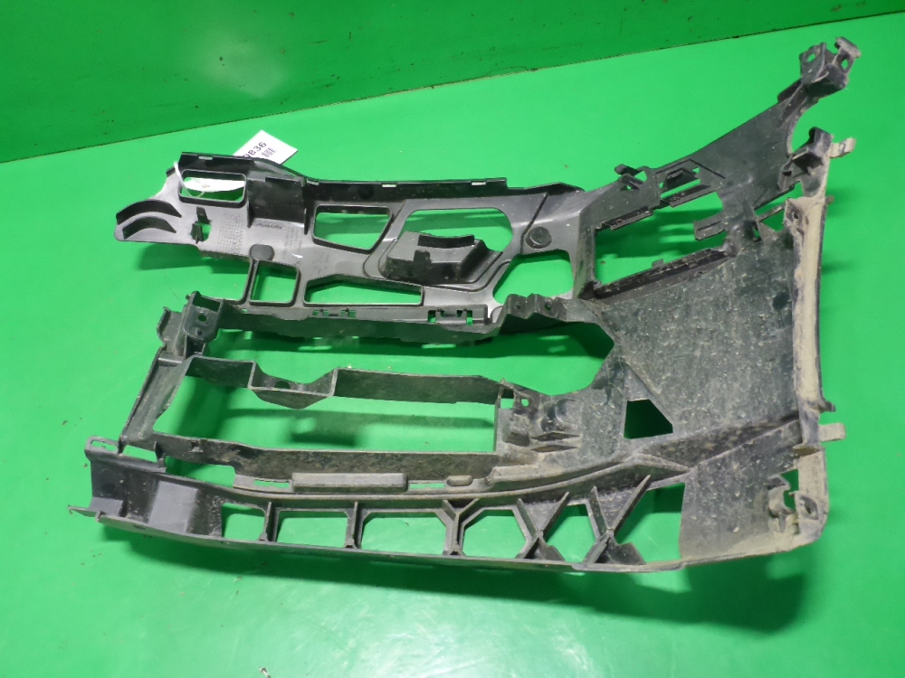 Кронштейн переднего бампера правый