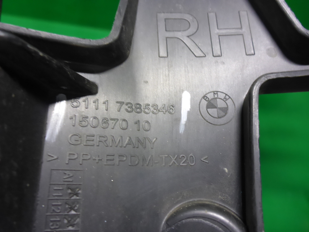 Кронштейн переднего бампера правый