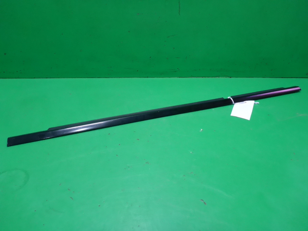 Накладка стекла заднего левого