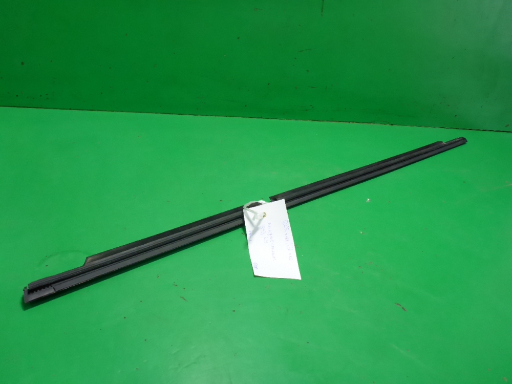 Накладка стекла заднего левого