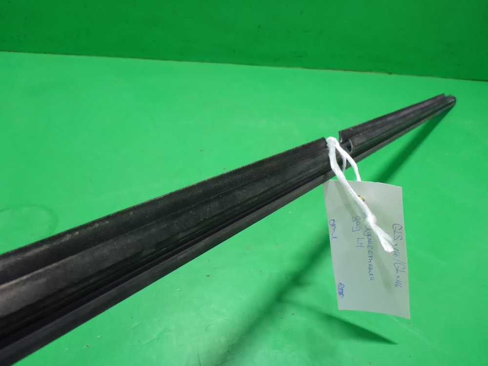 Накладка стекла заднего левого