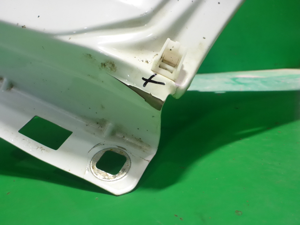 Крыло переднее правое