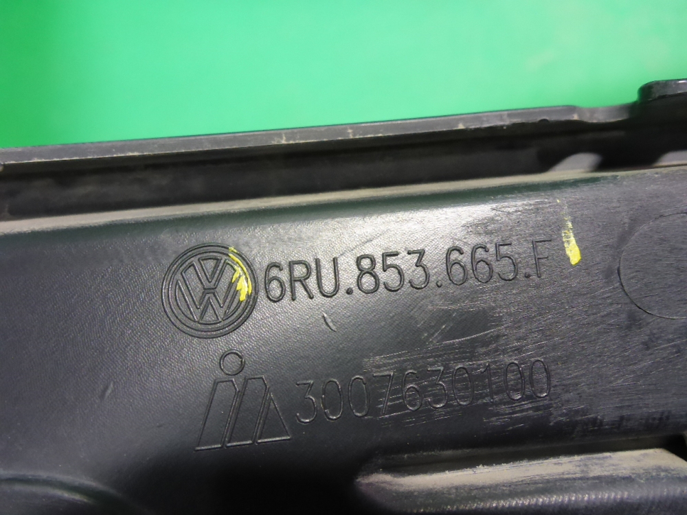 Рамка противотуманной фары левой