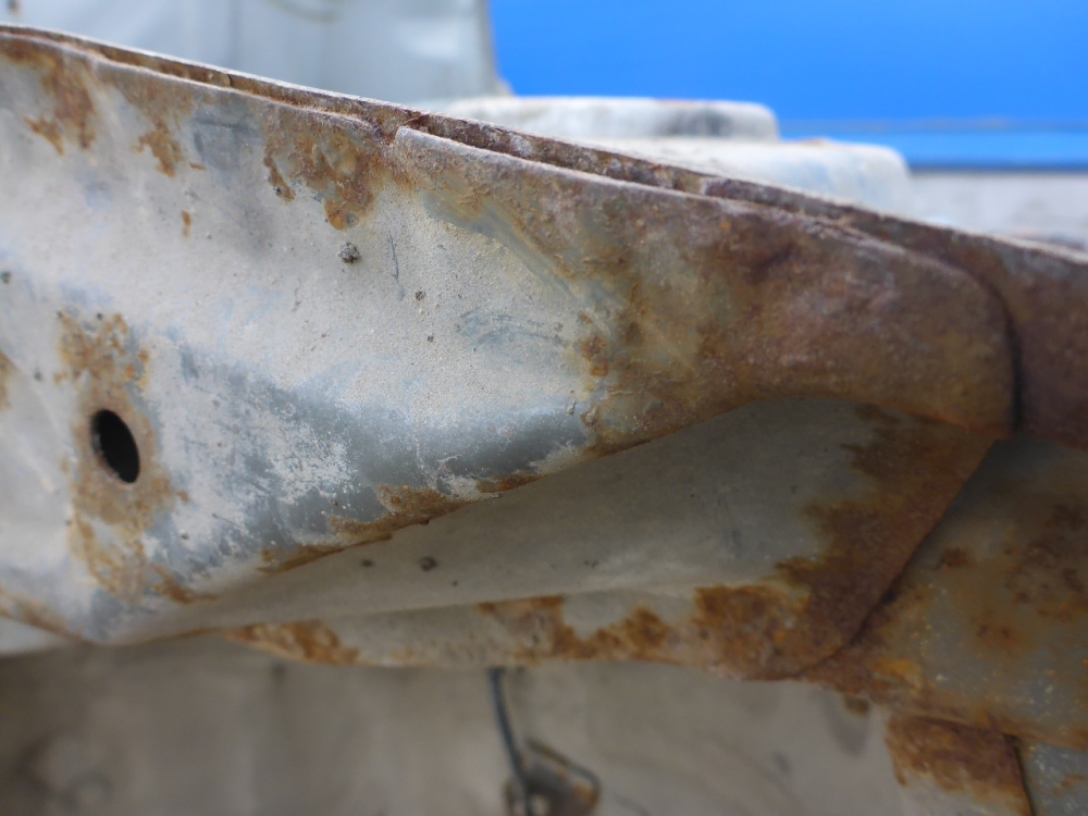 Лонжерон передний правый