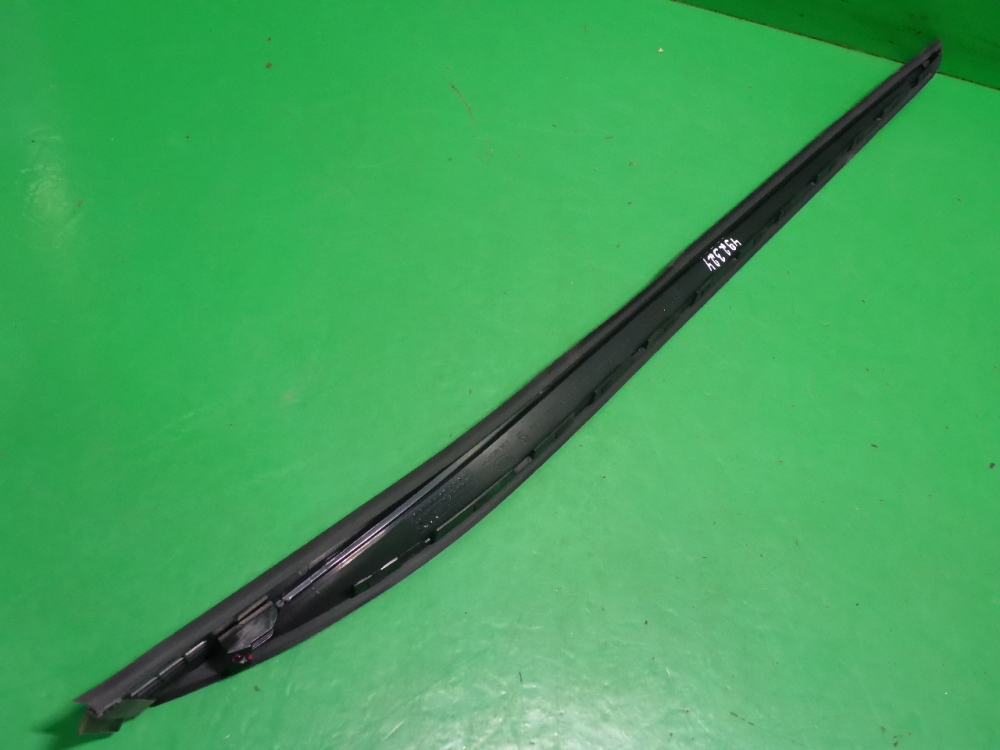 Молдинг лобового стекла