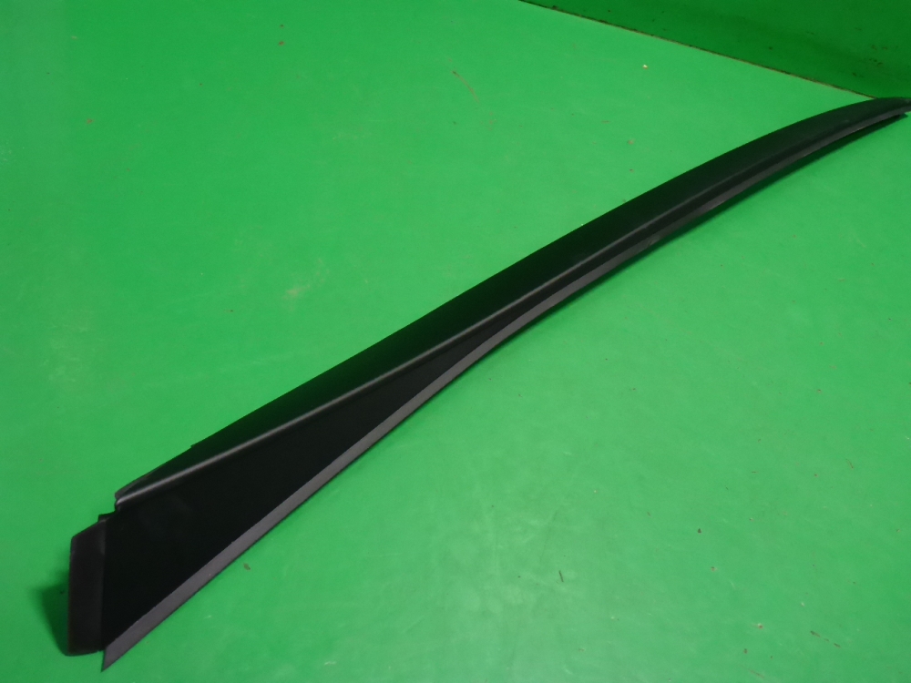 Молдинг лобового стекла