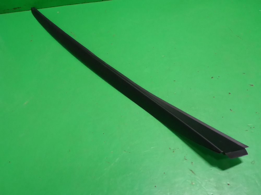 Молдинг лобового стекла