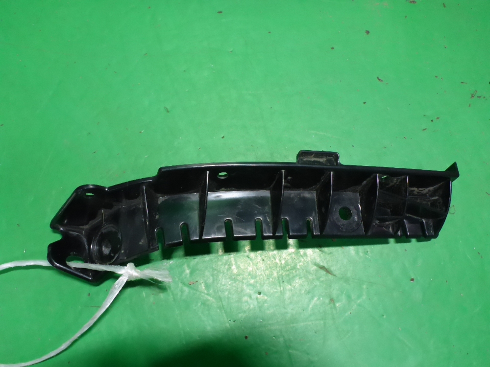 Кронштейн заднего бампера правый