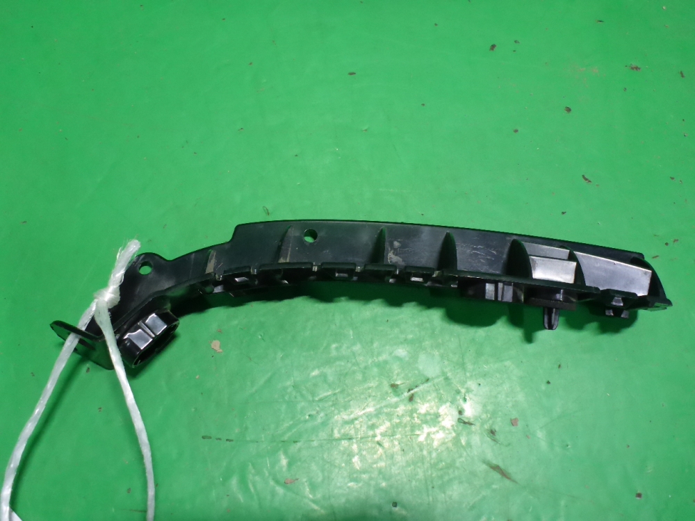 Кронштейн заднего бампера правый