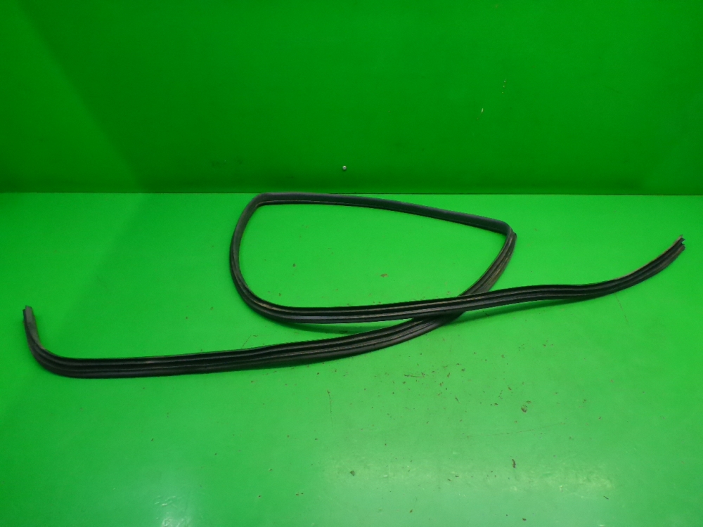 Уплотнитель двери