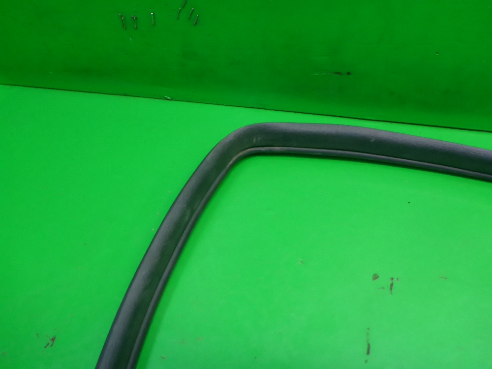 Уплотнитель двери