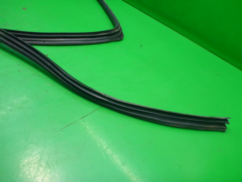 Уплотнитель двери