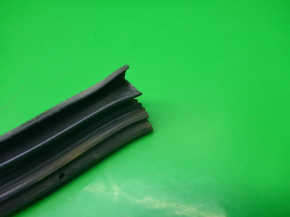 Уплотнитель двери