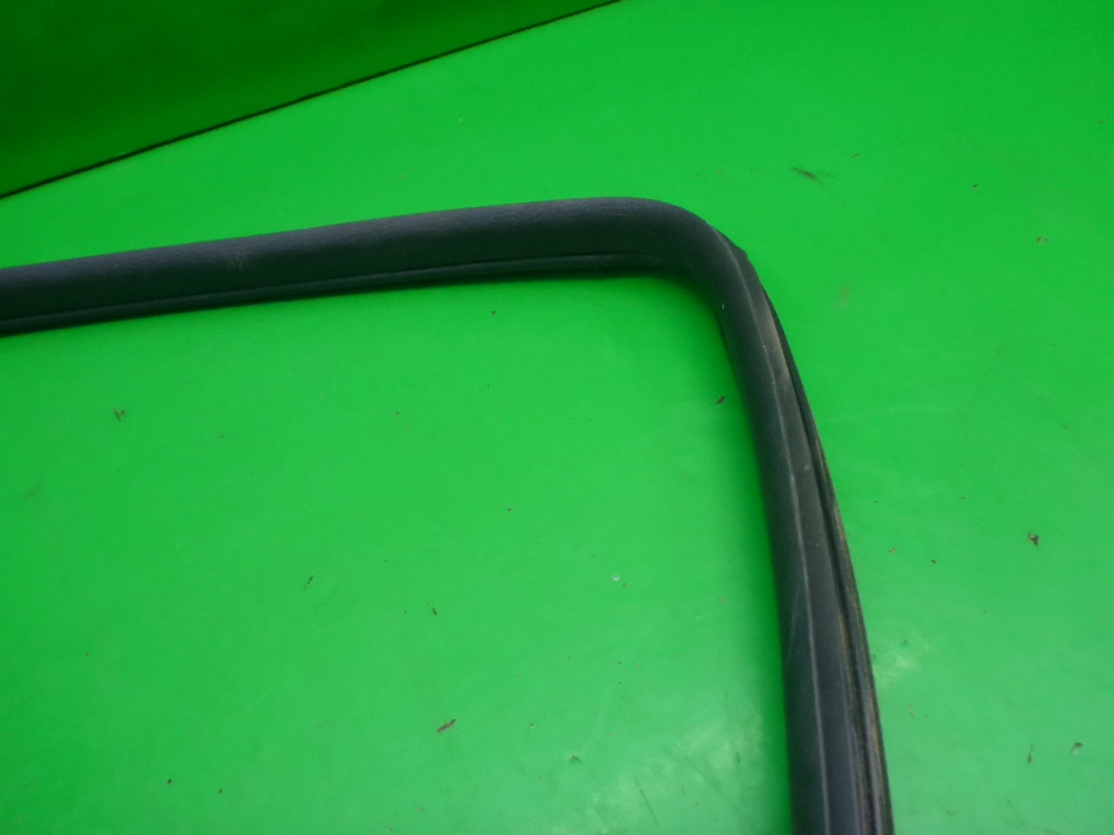 Уплотнитель двери