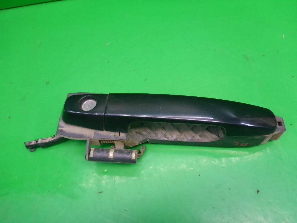 Ручка двери передней наружная левая