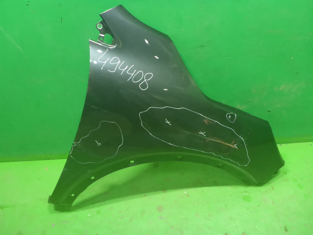 Крыло переднее правое