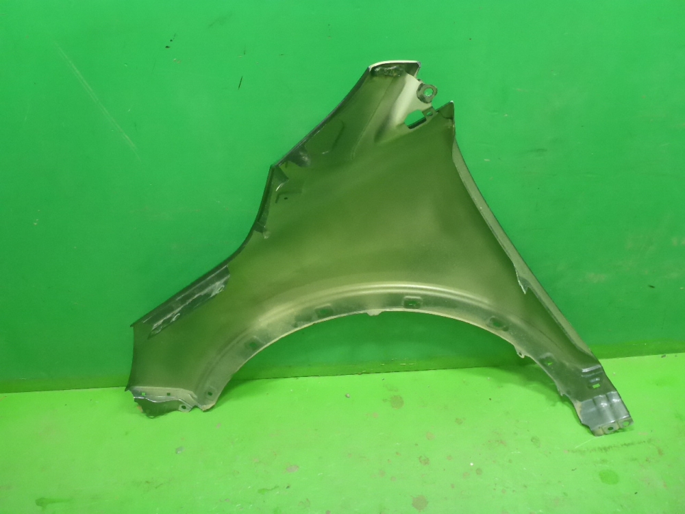 Крыло переднее правое