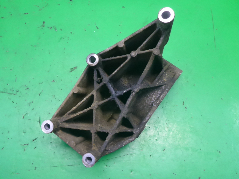 Кронштейн генератора