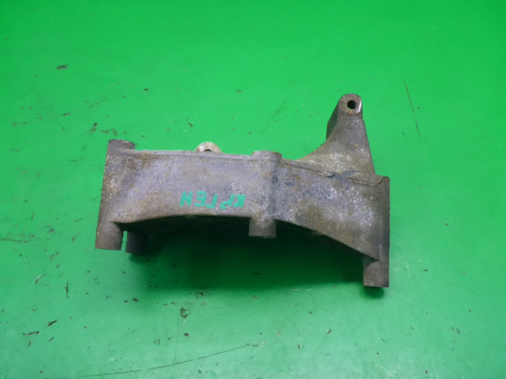 Кронштейн генератора