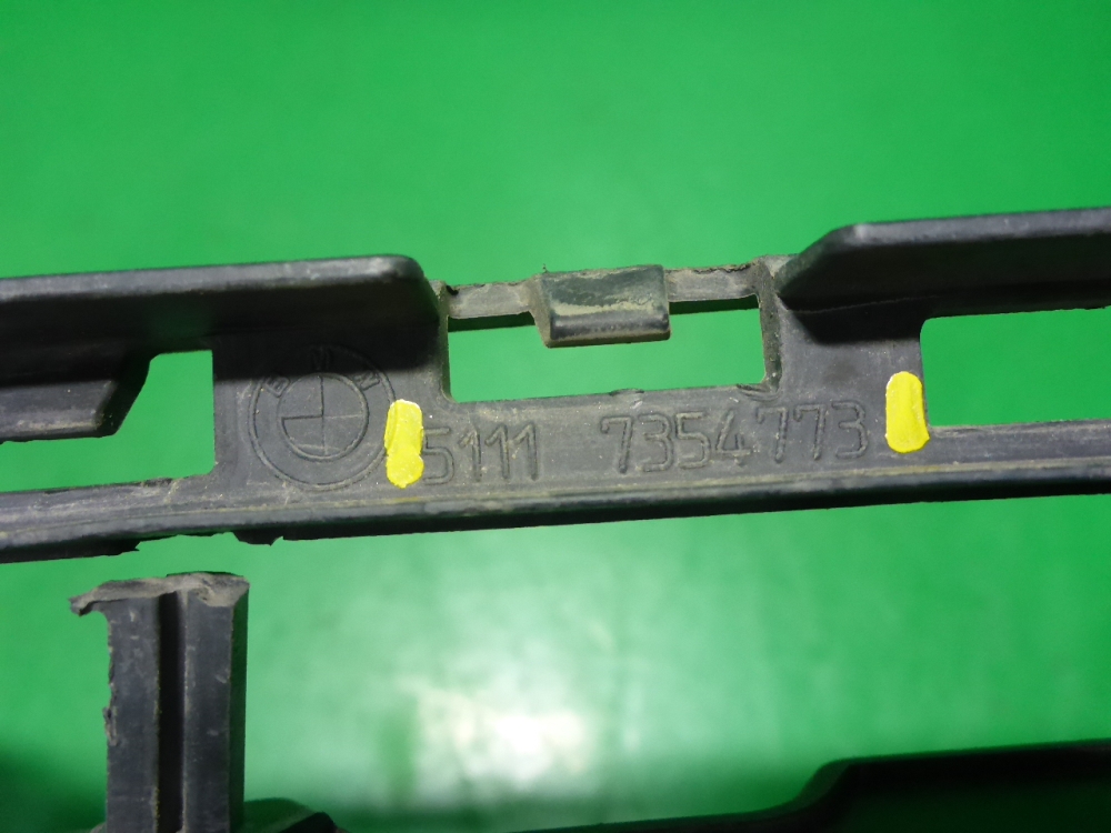 Решетка в бампер центральная