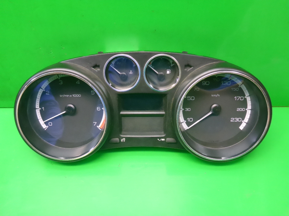 Панель приборов