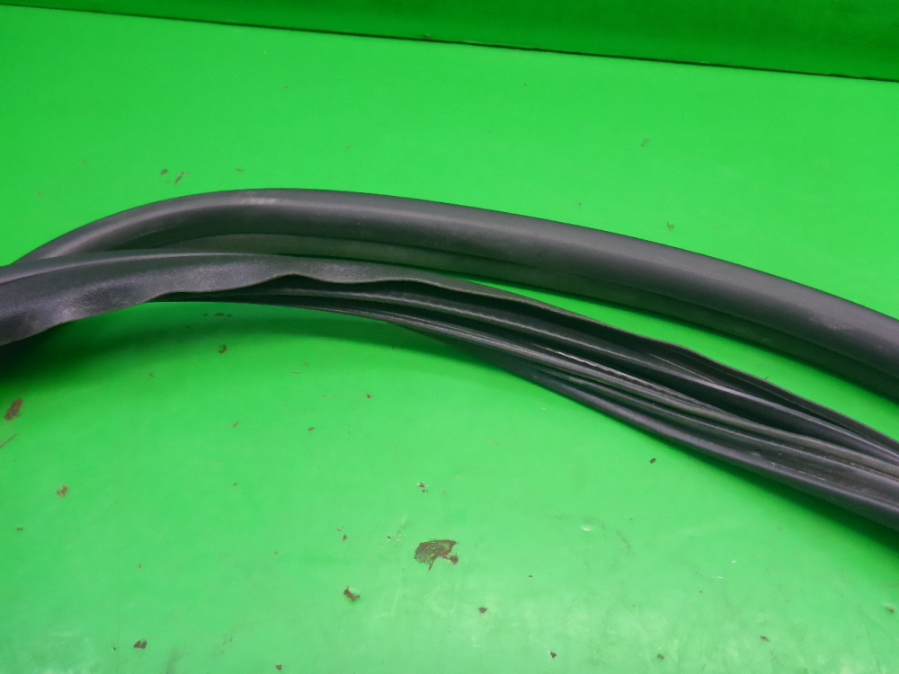 Уплотнитель двери