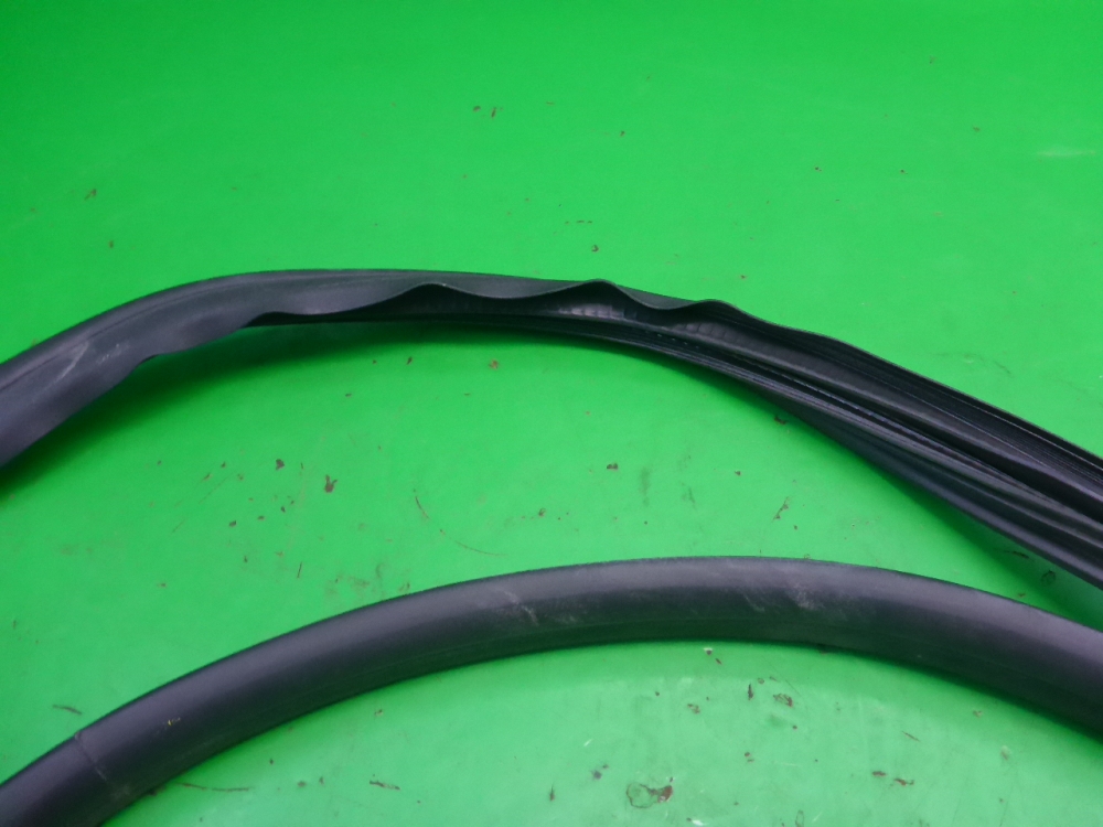 Уплотнитель двери